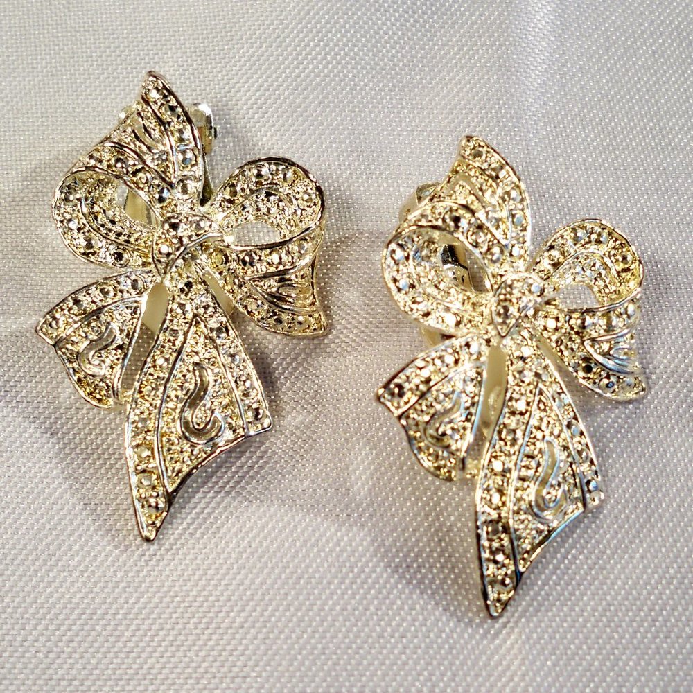 New Silver Pl Bow Clip Earrings
